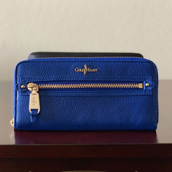 Cole Haan Handbags - *SPECIAL DEAL* Cole Haan💙Blue Leather Zip Wallet